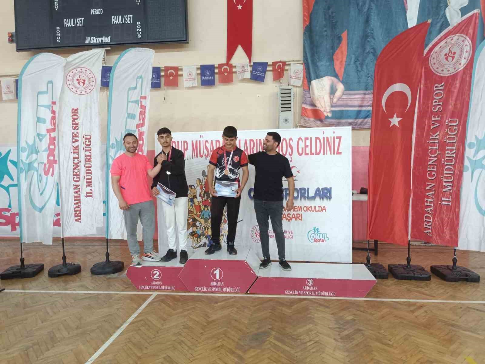 Horasanlı bilek güreşçilerin başarısı