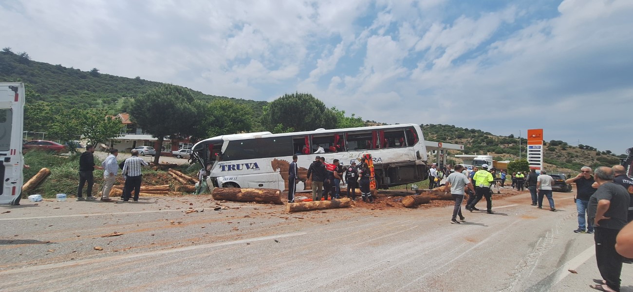 Çanakkale’de otobüs kazası: 6 kişi hayatını kaybetti