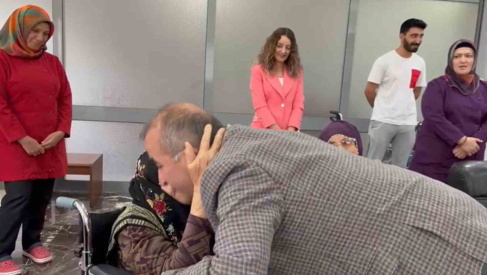 Huzurevindeki yaşlı kadının valiye sözleri gönülleri ısıttı: 