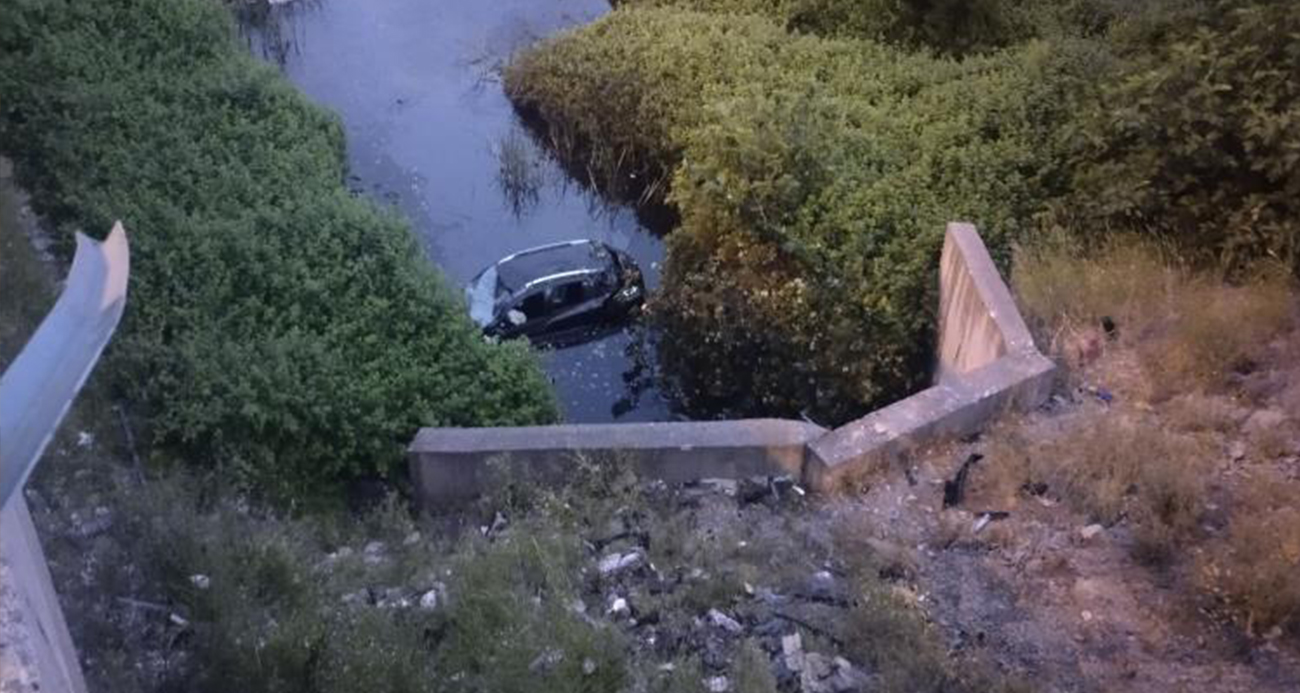 Maltepe’de kontrolden çıkan otomobil gölete uçtu