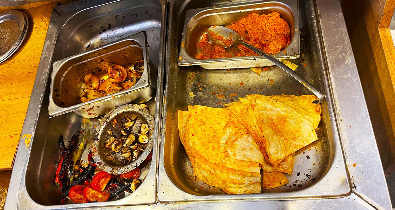 Bozulmuş meze, et ve et ürünleri kullanan restoran mühürlendi