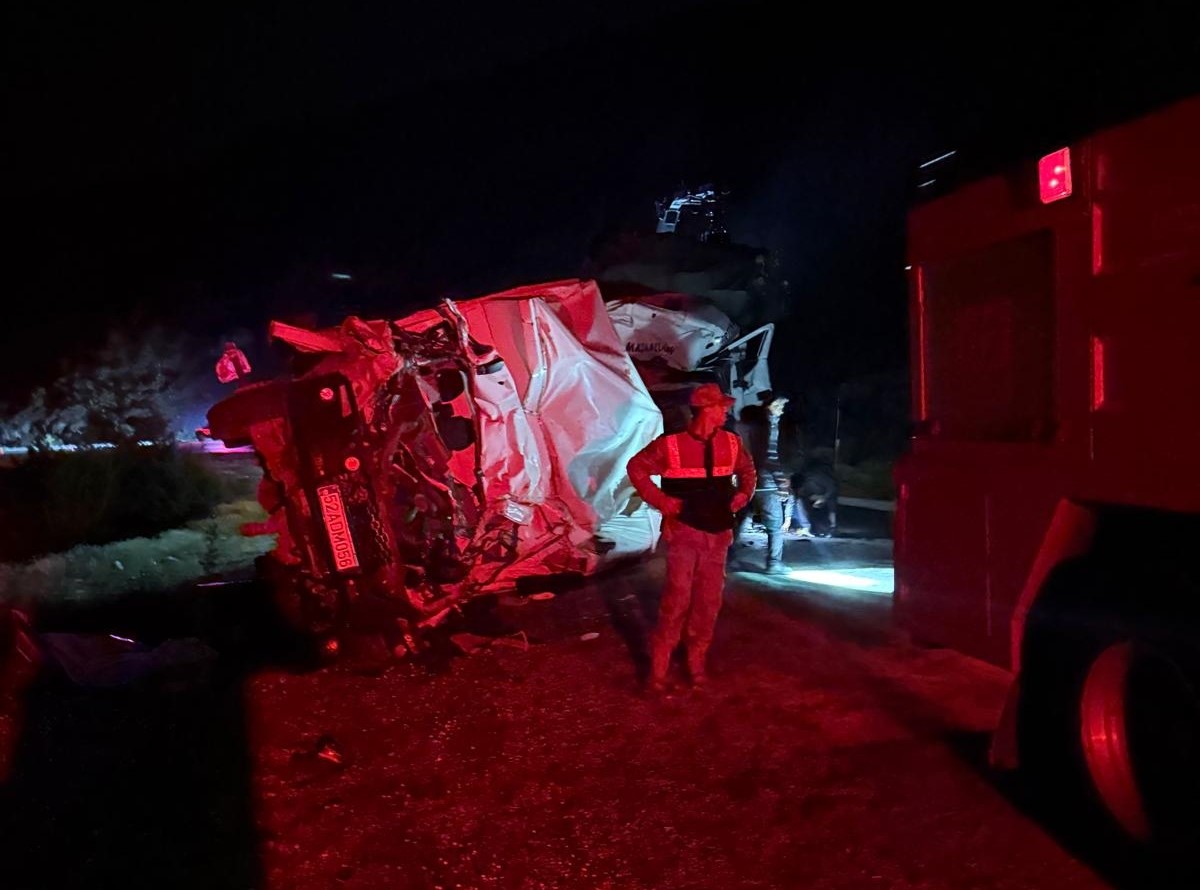 Ordu’da 2 kamyon kafa kafaya çarpıştı: 1 ölü, 1 yaralı