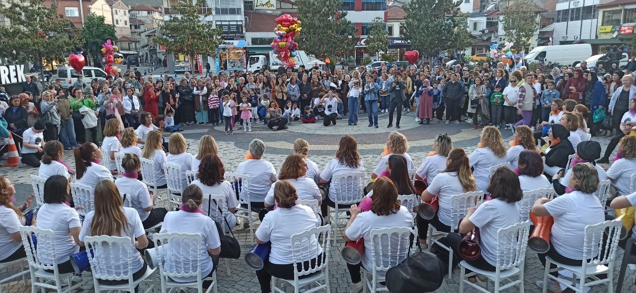 Devrek’te kadınların darbuka şovu
