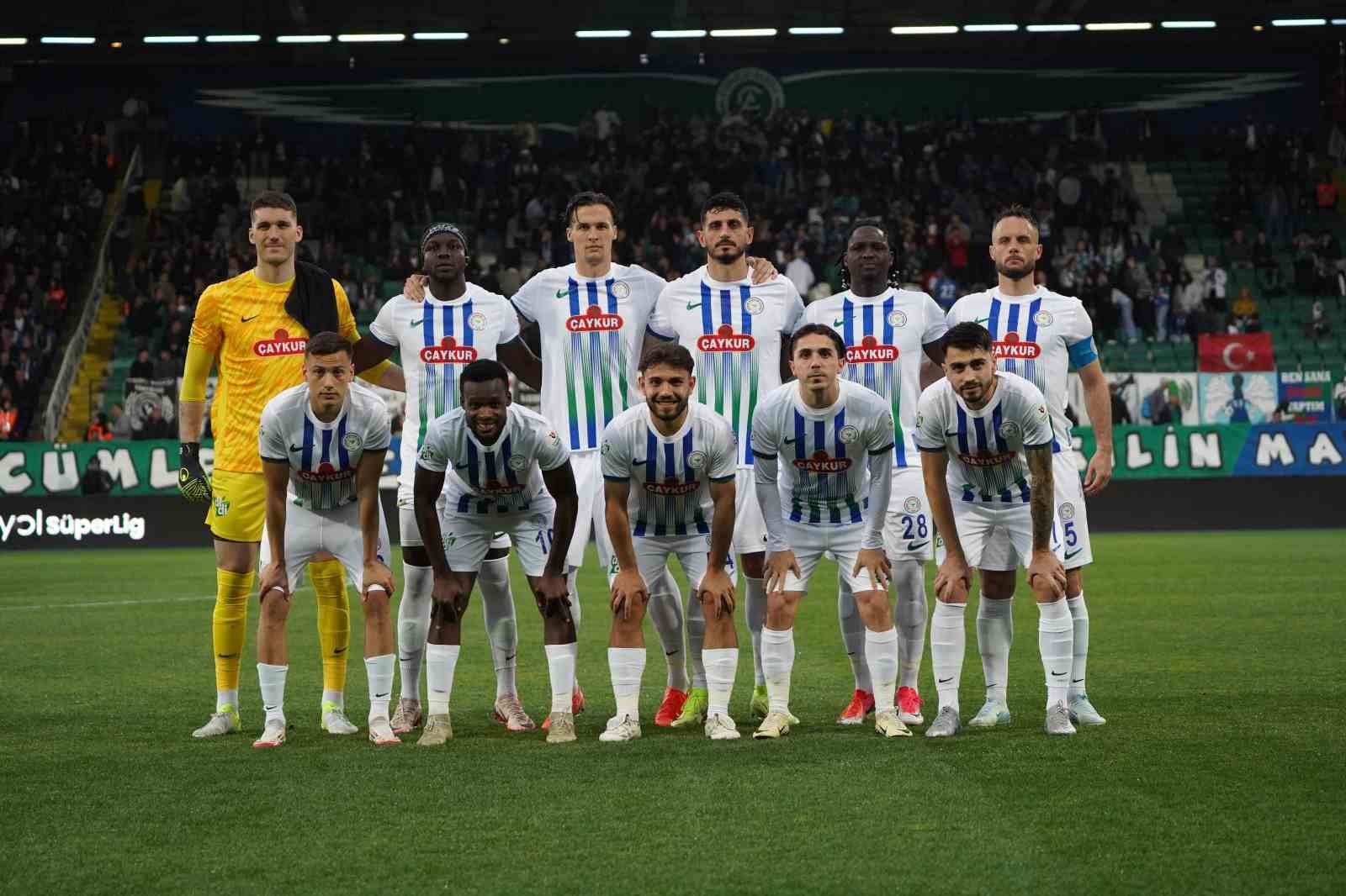 Trendyol Süper Lig: Çaykur Rizespor: 2 - Göztepe: 2 (İlk yarı)