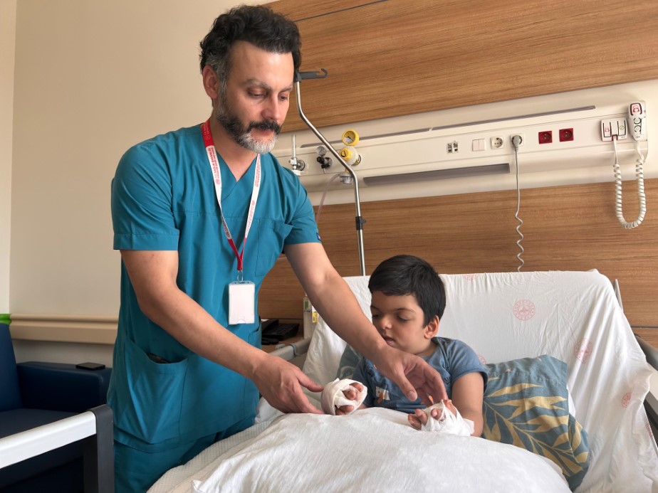 Doktorların ismini yeni duyduğu rahatsızlık Eskişehir’de tedavi edildi, 10 parmağı açıldı
