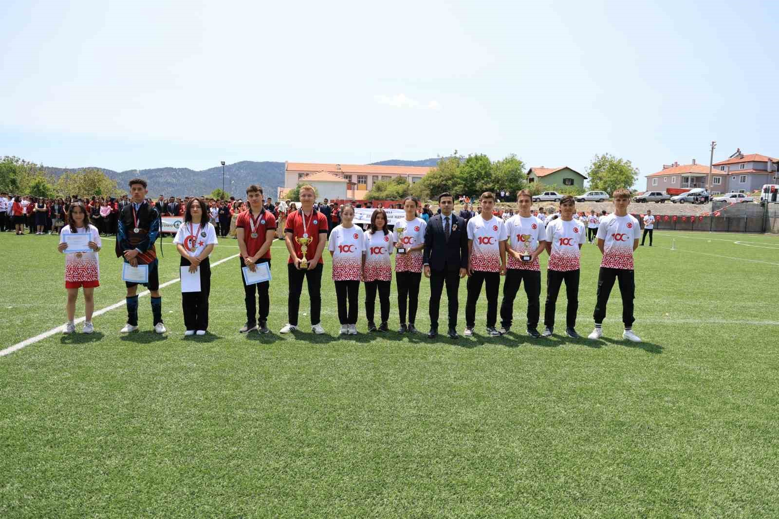 Çameli’de 19 Mayıs Atatürk’ü Anma, Gençlik ve Spor Bayramı, coşkulu törenlerle kutlandı