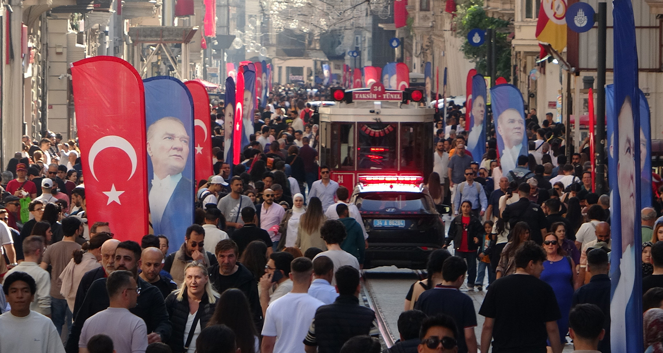 İstiklal Caddesi’nde yoğunluk oluştu!