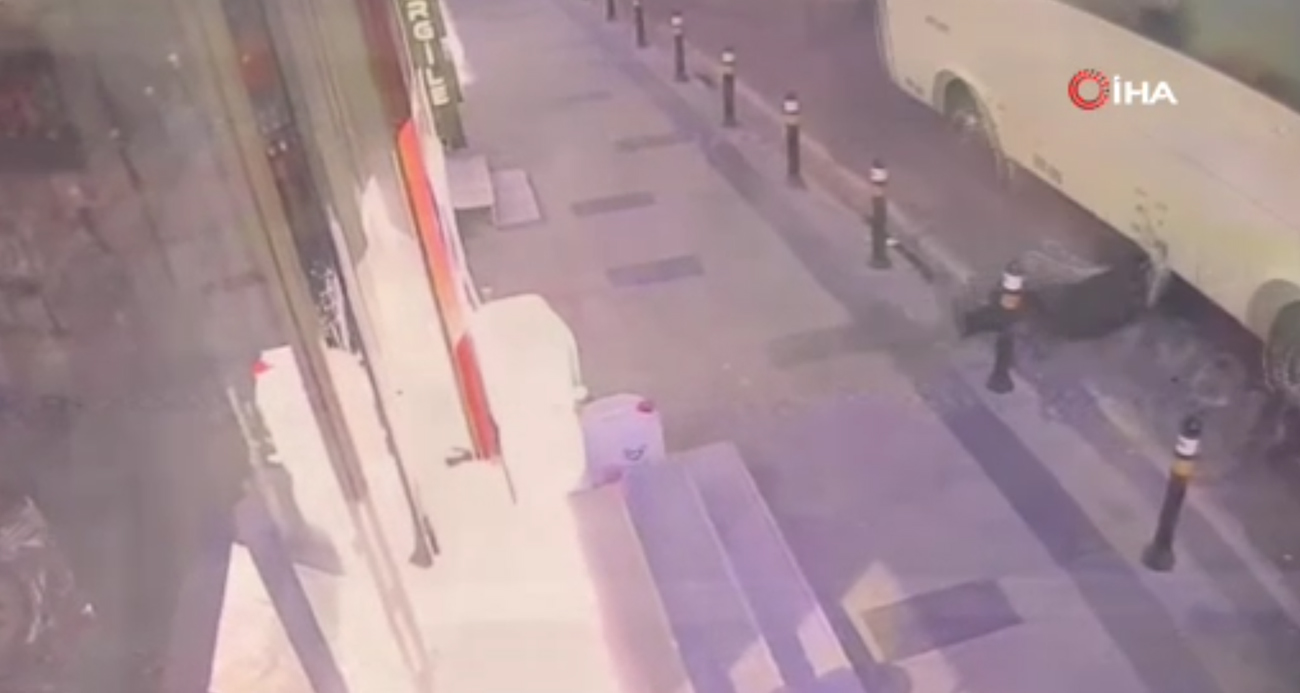 Küçükçekmece’de fenalaşıp yola yığılan adamın üzerinden araç geçti