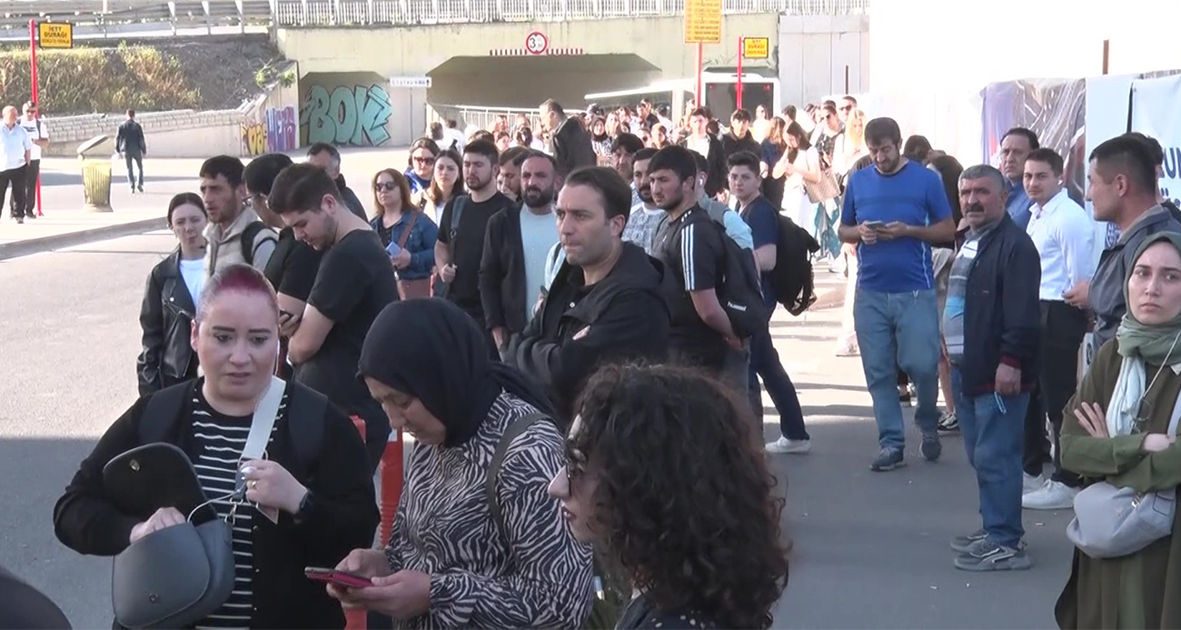 İBB’den alacaklarını tahsil edemeyen özel halk otobüsleri kontak kapama eylemi gerçekleştirdi