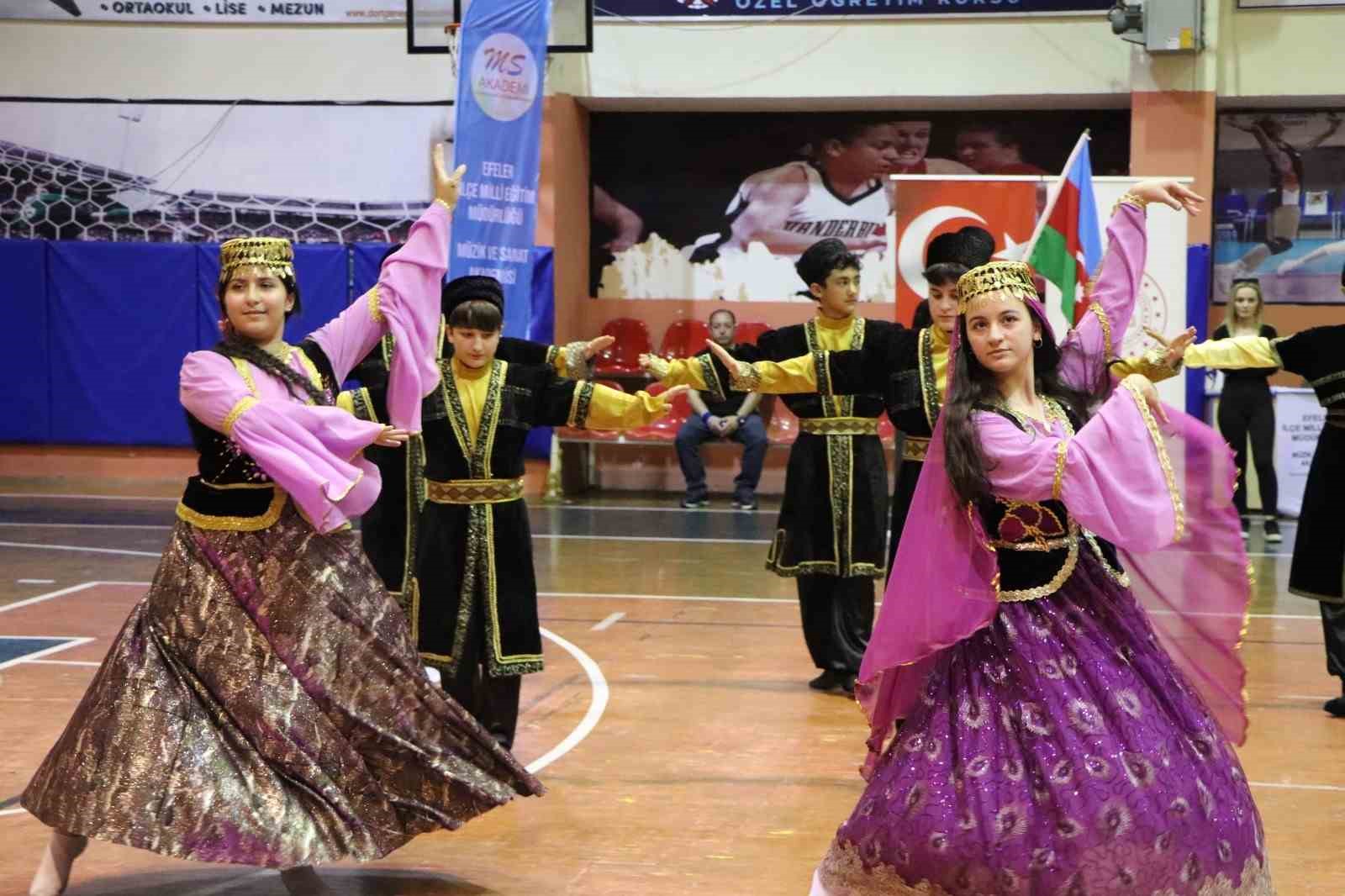 Efeler’de Uluslararası Halk Dansları Festivali gerçekleştirildi