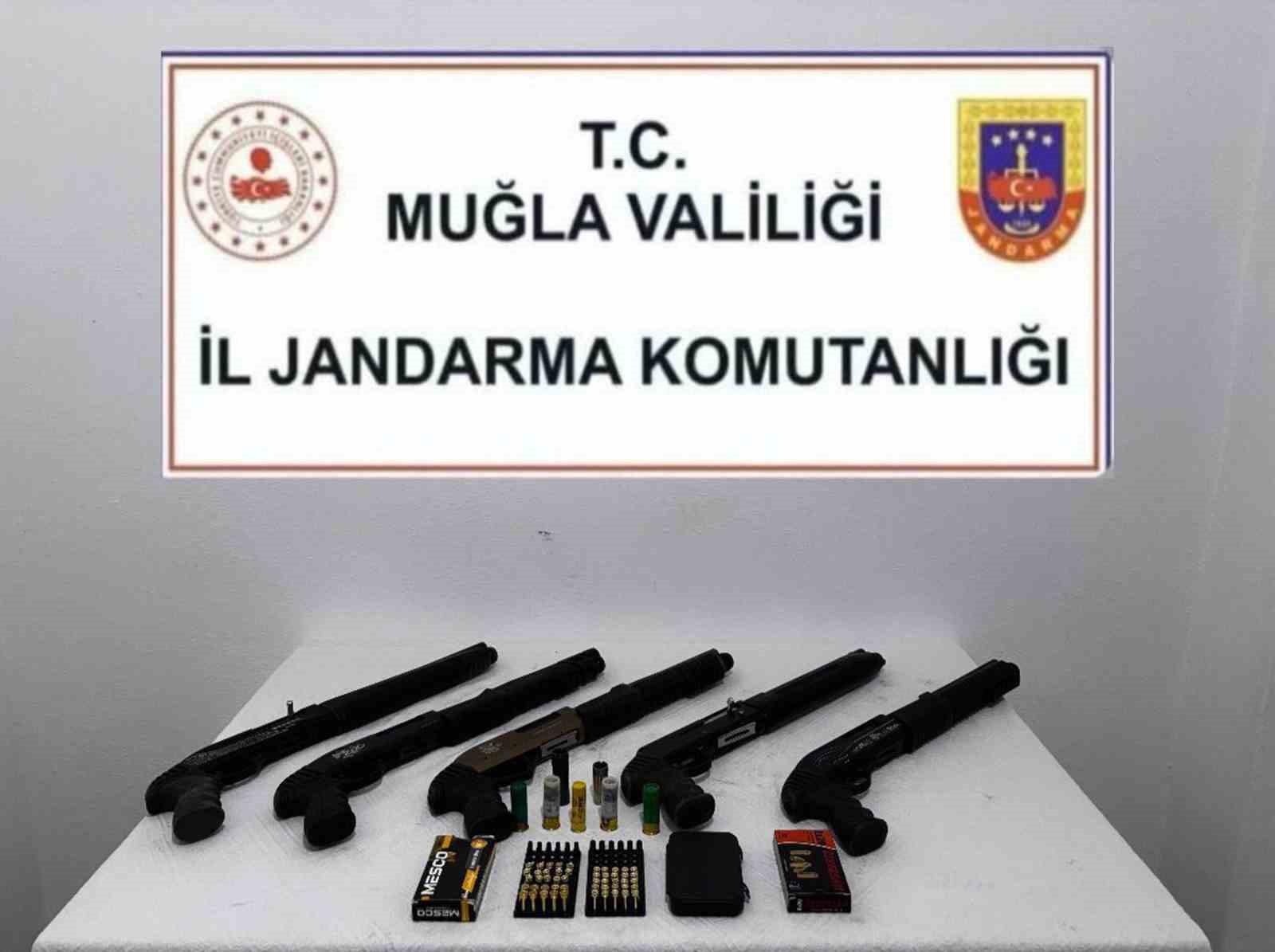 Köyceğiz’de ruhsatsız pompalı tüfekler ele geçirildi