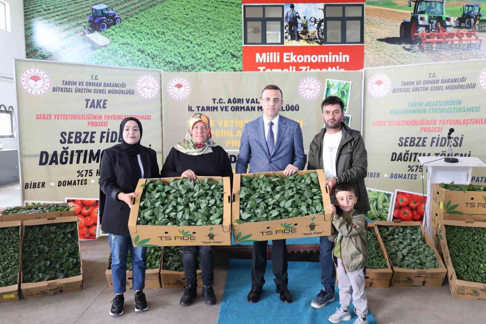 Ağrı’da 150 çiftçiye fide desteği