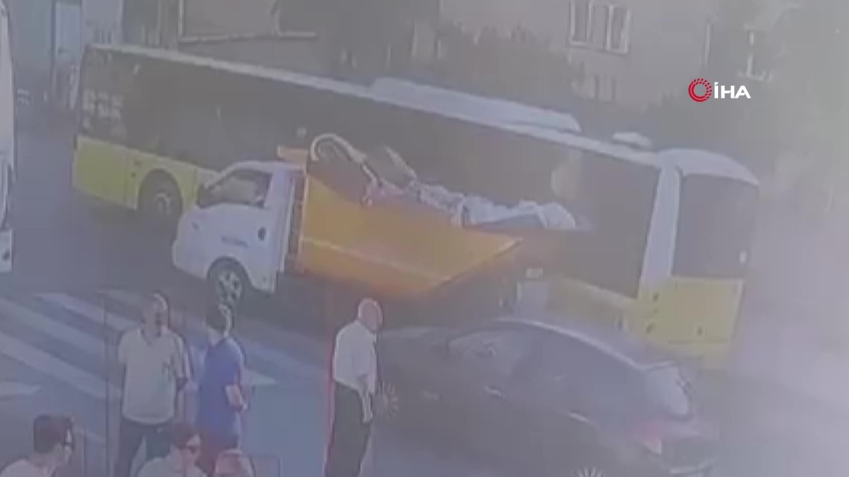 Çöp kamyonu, temizlik görevlisinin üstünden geçti