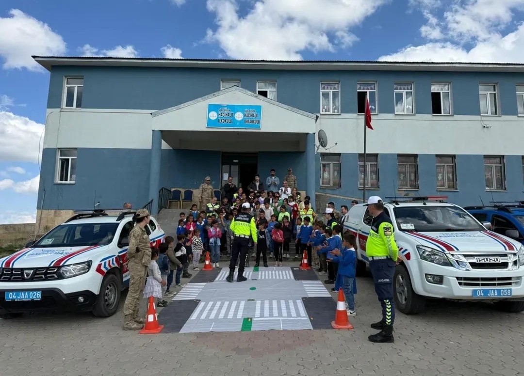 Diyadin’de miniklere trafik eğitimi