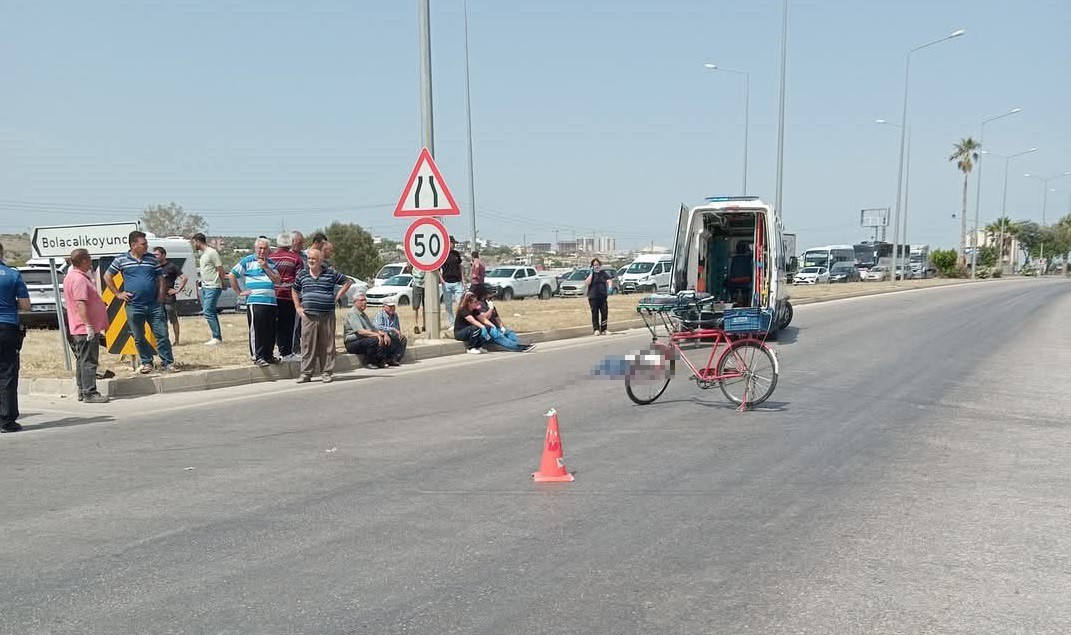 Otomobilin çarptığı bisikletli hayatını kaybetti
