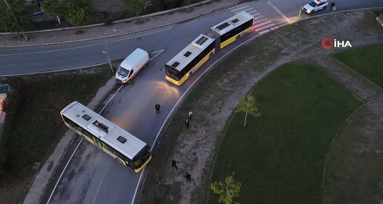 Avcılar’da freni patlayan İETT Otobüsü başka otobüse çarptı, yol trafiğe kapandı