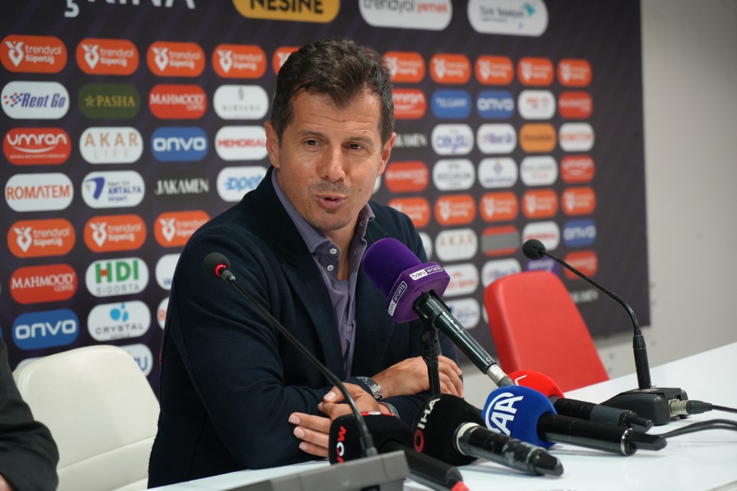 Emre Belözoğlu: 