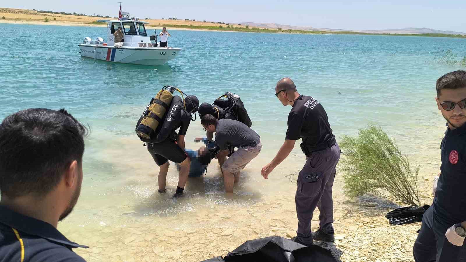 Yeğenini kurtarmaya çalışan amca boğuldu