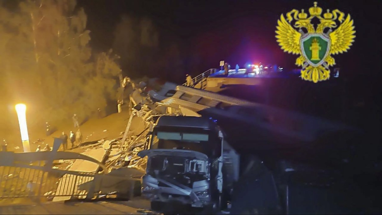 Rusya’da köprü, yolcu dolu trenin üzerine çöktü: 7 ölü
