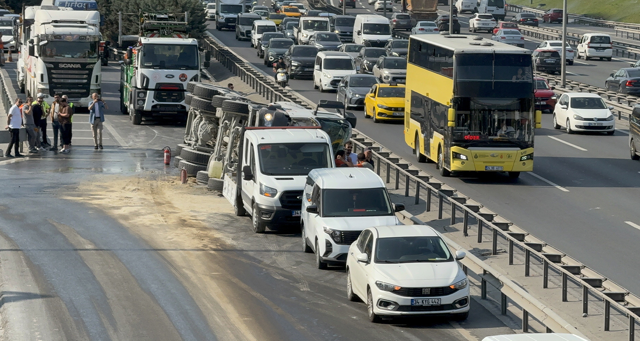 Bahçelievler’de beton mikseri devrildi: Basın Ekspres yan yol trafiğe kapandı