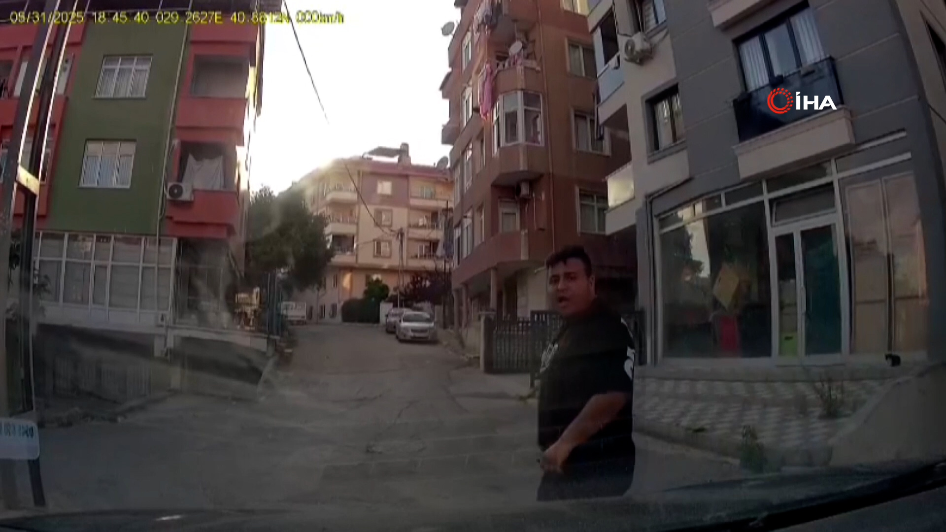 Pendik’te trafikte dehşet: Tartıştığı sürücüyü bıçakla tehdit etti
