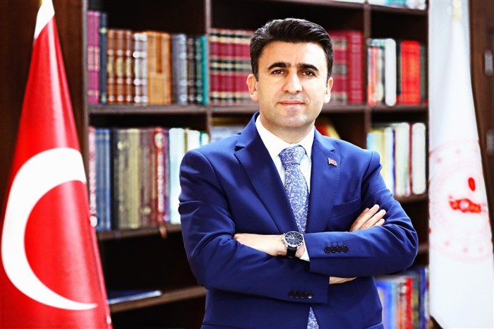 Vali Aygöl, tebrik çiçeklerini şehit ailelerine gönderdi