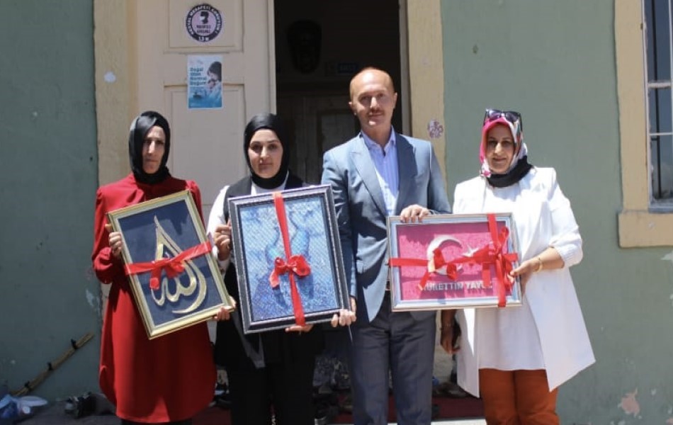 Iğdır’da el emeği göz nuru ürünler sergilendi