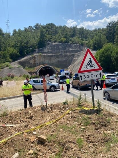 (Düzeltme) Antalya’da Kemer yolunda feci kaza: 2 ölü, 4 yaralı
