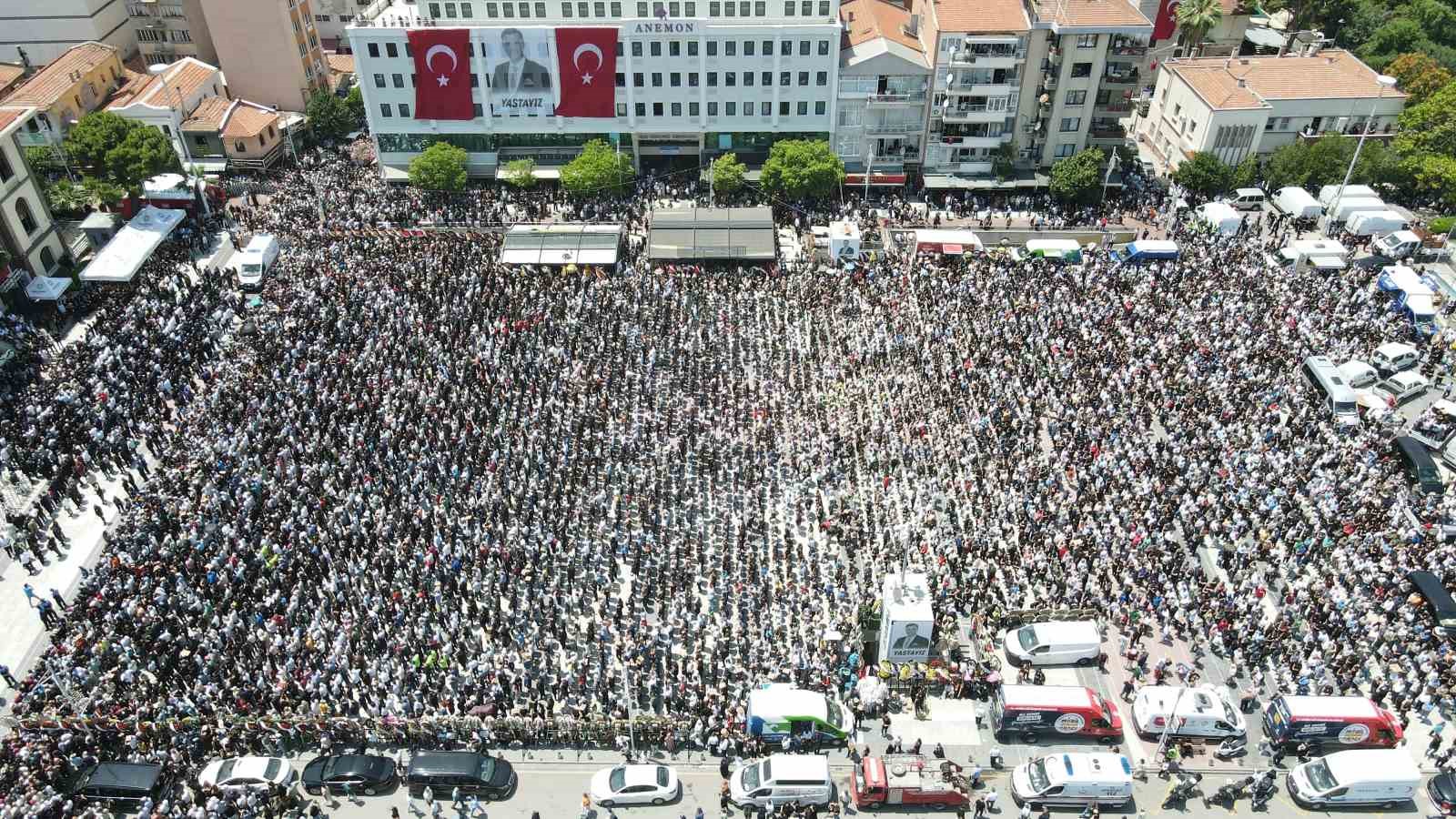 Binlerce Manisalı, Ferdi Başkanlarını gözyaşlarıyla uğurladı