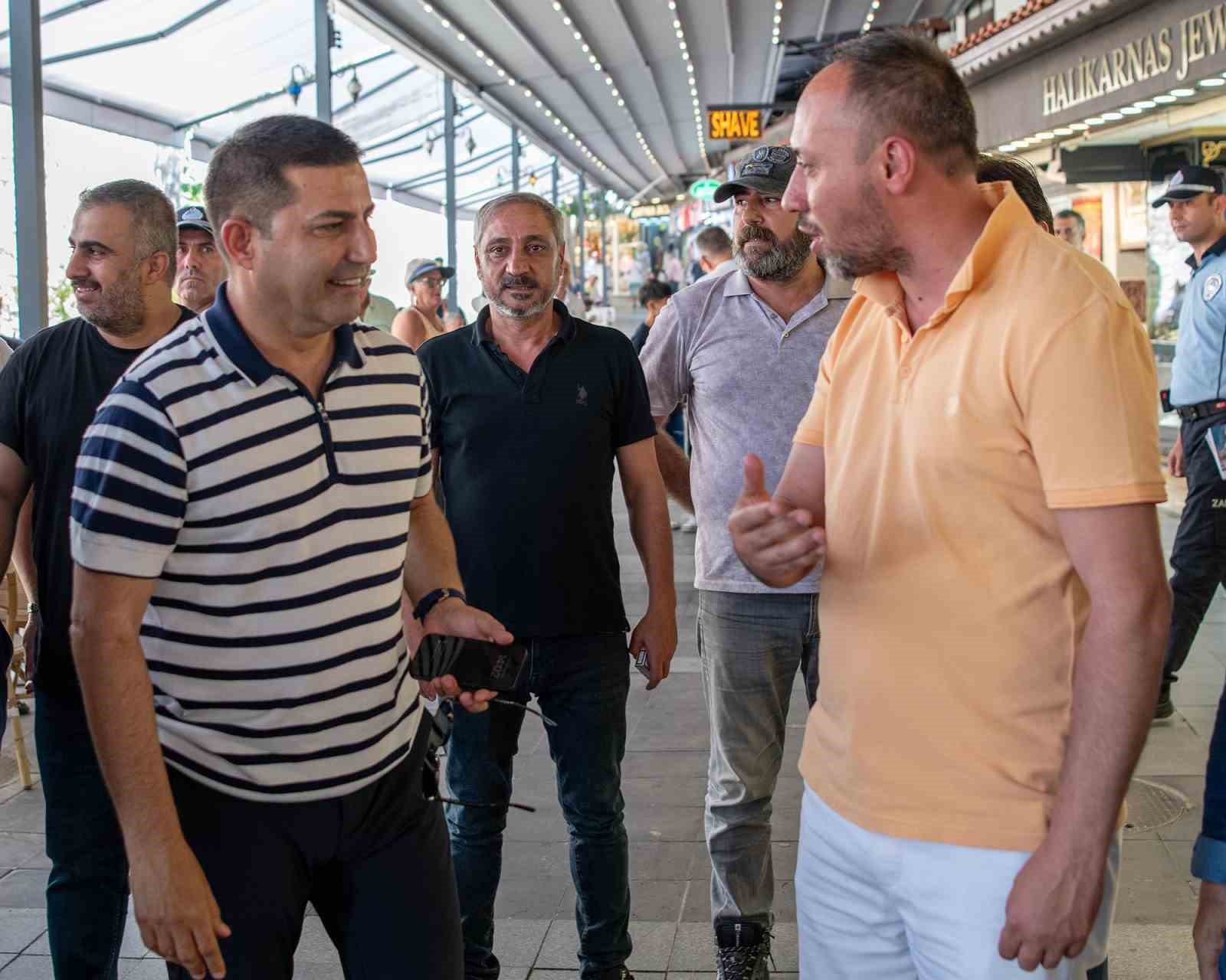 Başkan Ömer Günel’den turistik çarşı esnafı ile bir araya geldi