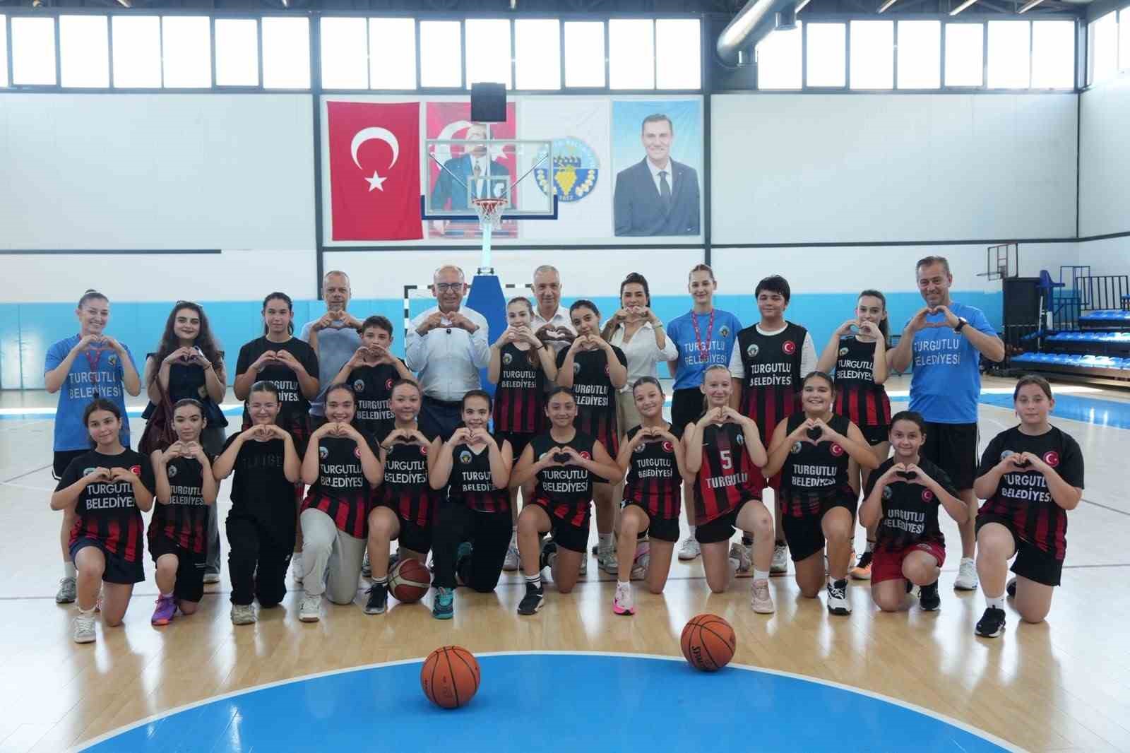turgutlu-da-yaz-spor-kurslari-basladi