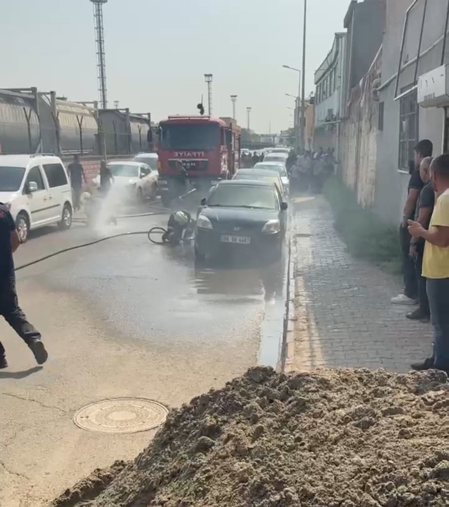 Batman’da park halindeki otomobil yandı