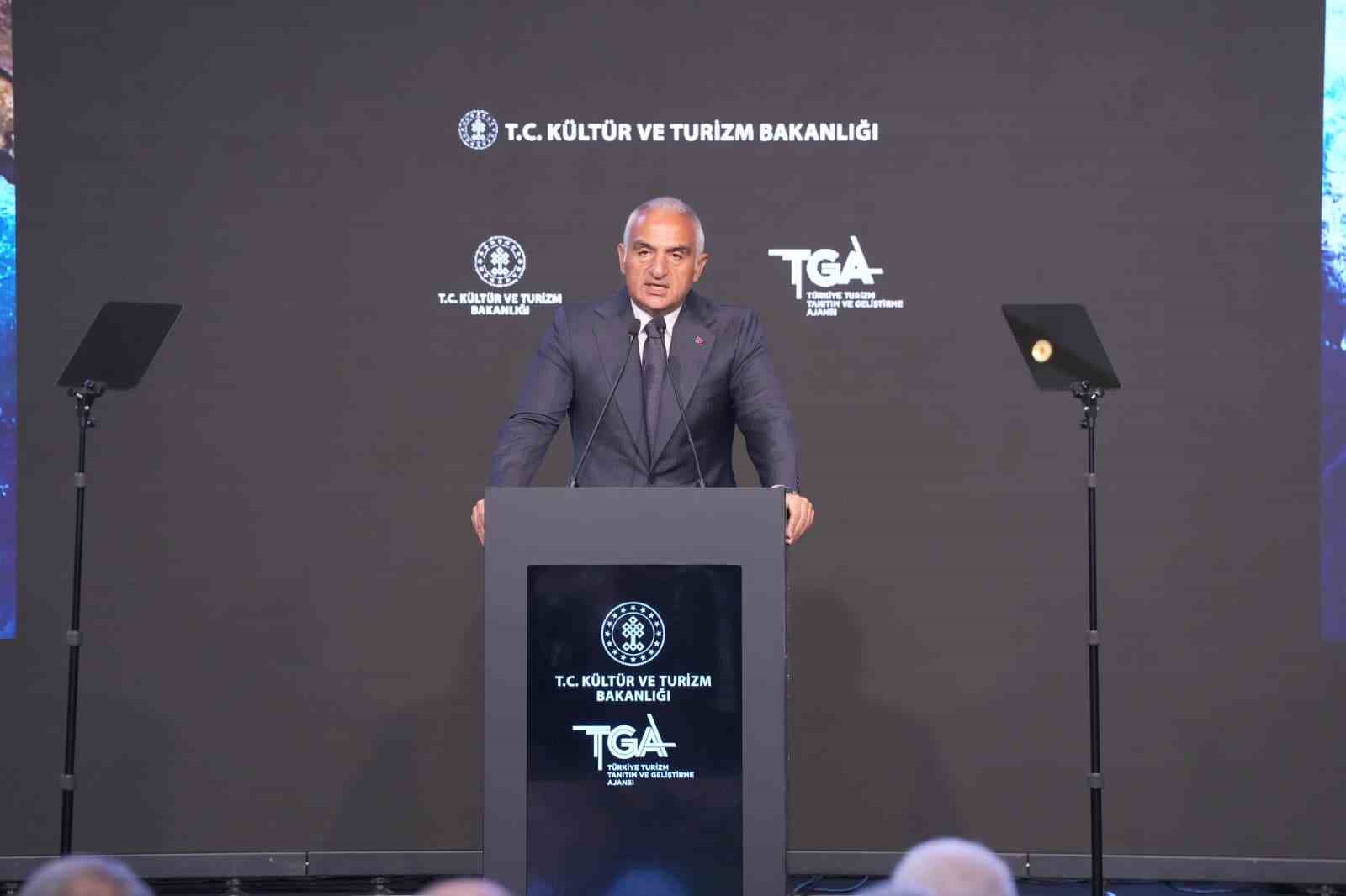 bakan-ersoy-turizm-geliri-ilk-6-ayda-25-7-milyar-dolar-oldu