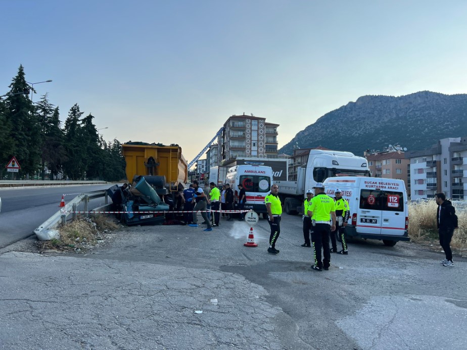 Burdur’da feci kaza: 18 yaşındaki sürücü hayatını kaybetti
