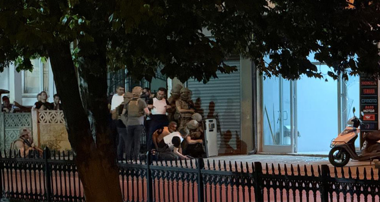 Sakarya’da film sahnelerini aratmayan olay: Polisle çatıştı, bacağından vuruldu