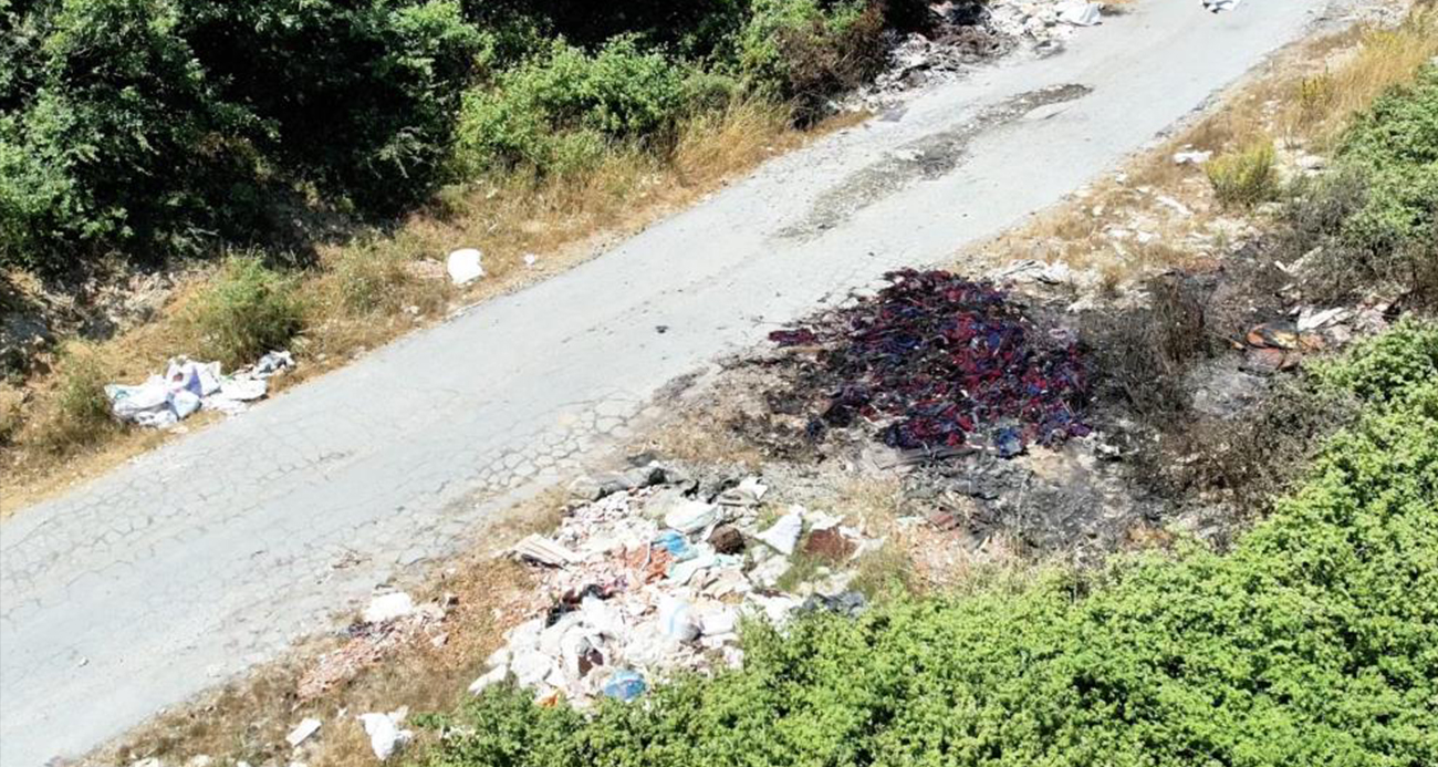 Arnavutköy’de hafriyat ve moloz dökülen sokak, çöplüğe döndü