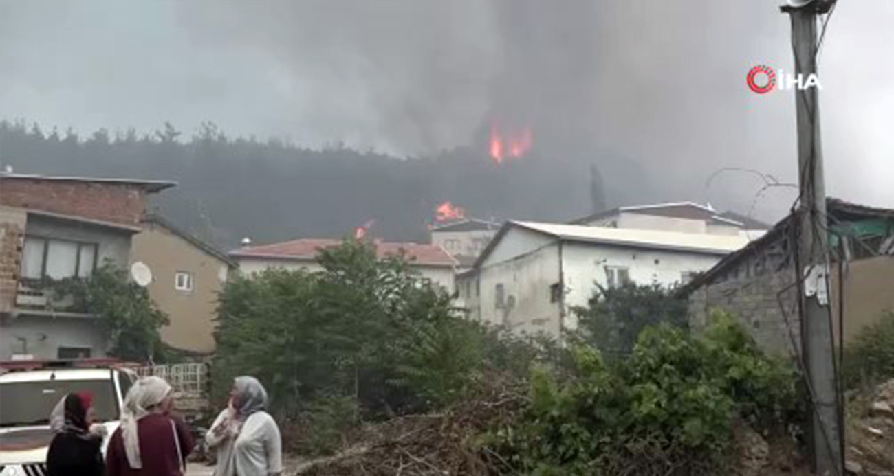 Bursa’da orman yangını köydeki evlere sıçradı...Büyük panik yaşanıyor