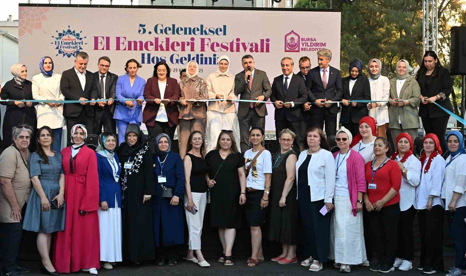 Bursa’da deprem bölgesi kadınlarının El Emekleri Festivali’ne büyük ilgi