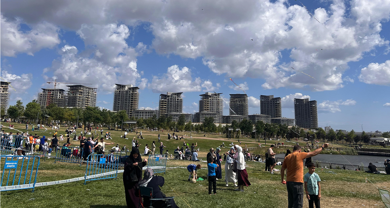 Başakşehir’de gökyüzü uçurtmalarla renklendi