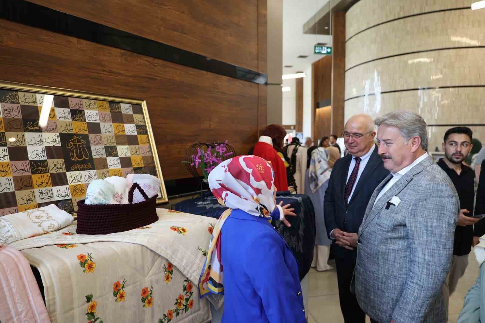 melikgazi-de-kadinlarin-bin-bir-emekle-yaptigi-el-urunleri-sergisi-goz-kamastirdi