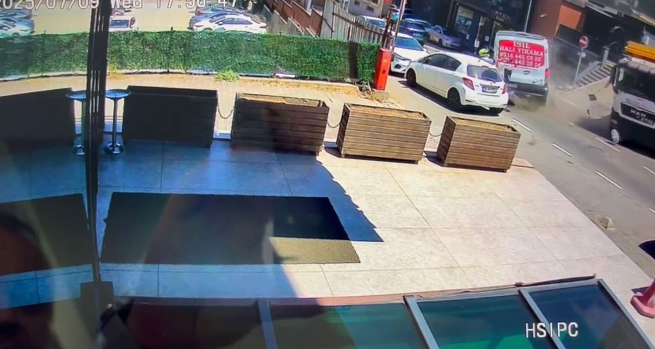 Üsküdar’da feci kaza kamerada: Motosiklet sürücüsünün bacağı koptu