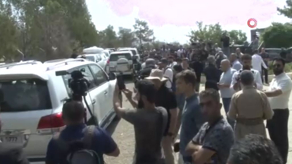 Terör örgütü PKK'nın silah bırakma gününde yerel yöneticiler alana hareket ediyor