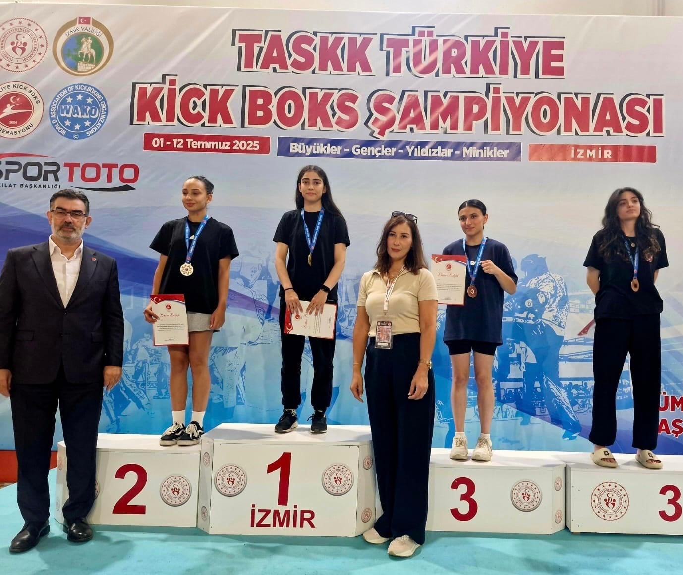 Bitlisli sporcular, Kickboks Türkiye Şampiyonası’nda büyük başarı elde etti