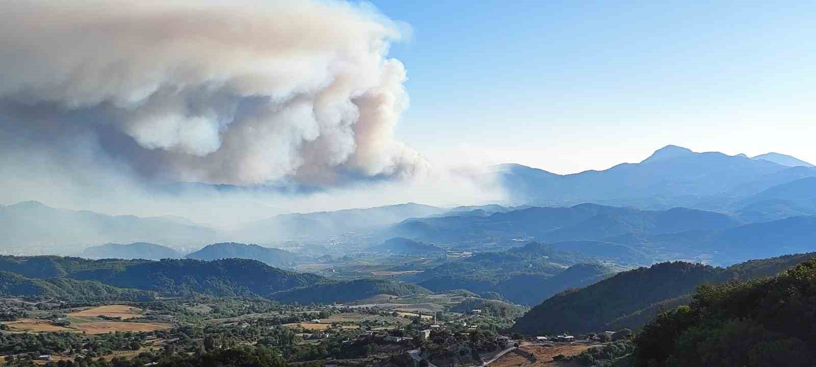 Suriye’den Yayladağı’na sıçrayan alevler kontrol altına alındı