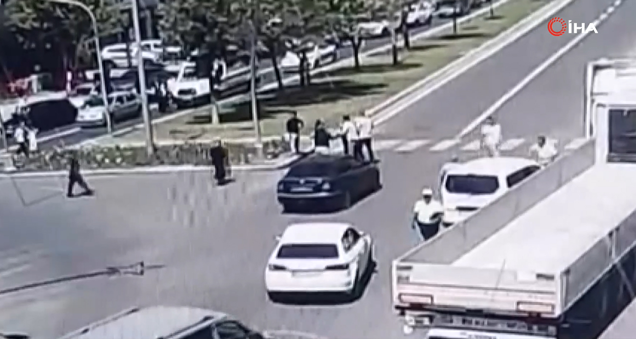 Trafikte ‘niye yavaş gidiyorsun’ kavgası