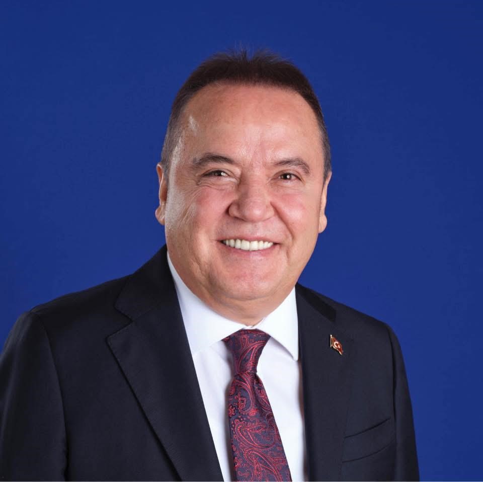 Tutuklu bulunan Muhittin Böcek kontrol için hastaneye kaldırıldı