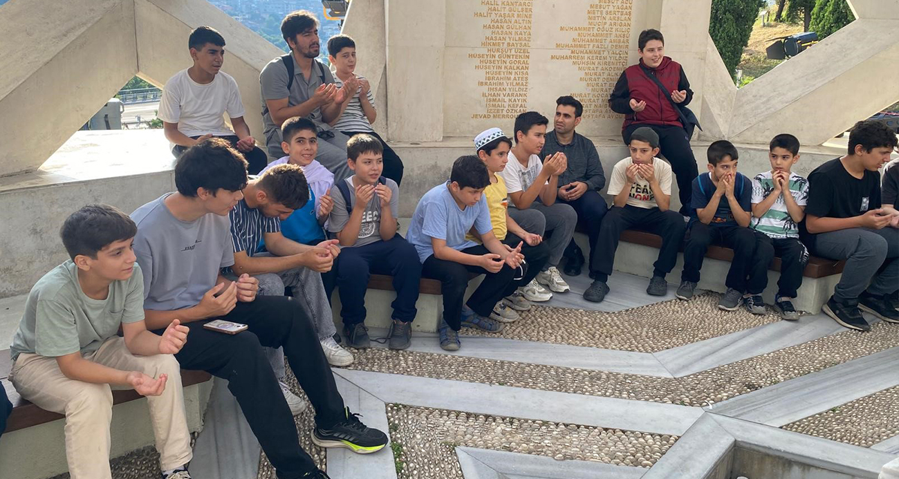 15 Temmuz Şehitler Anıtı’na sabahın erken saatlerinde ziyaret
