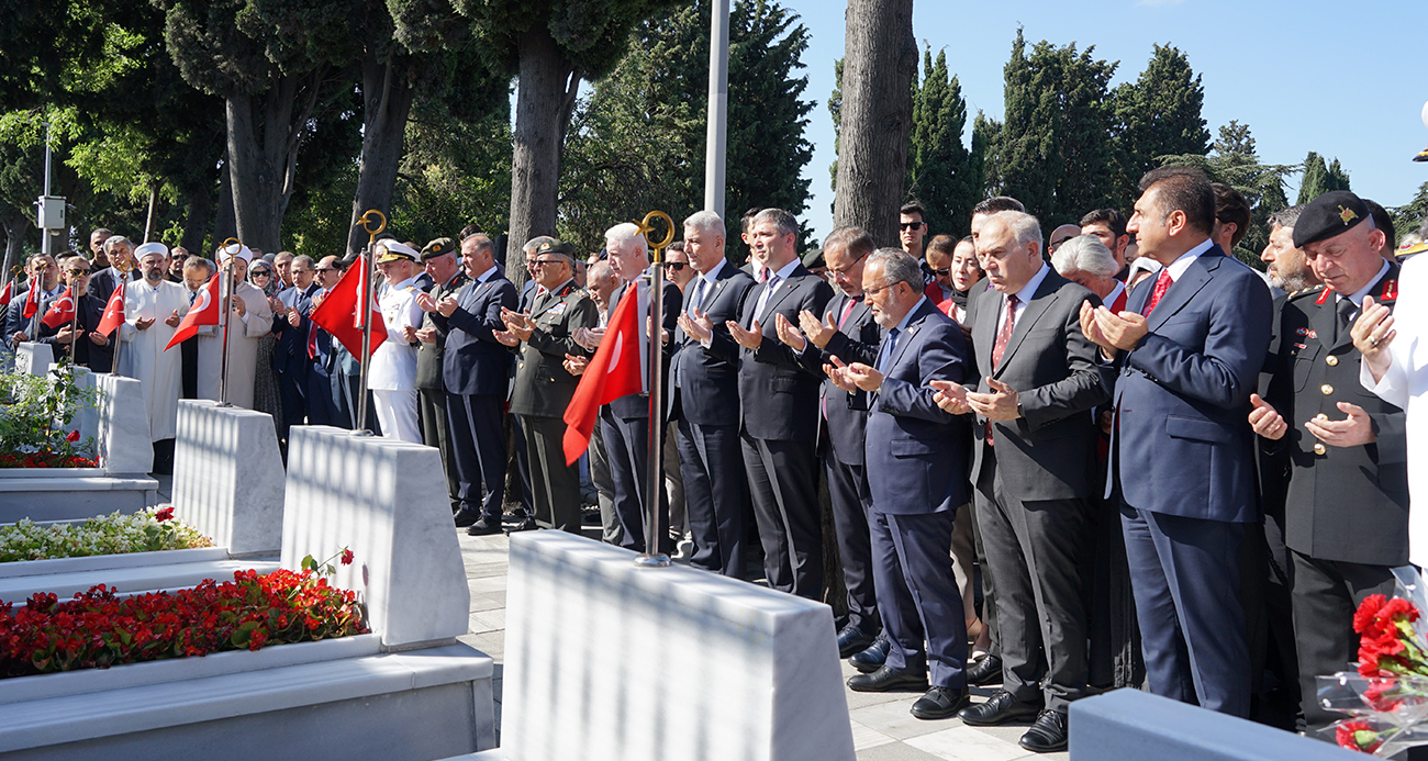 15 Temmuz Şehitleri Edirnekapı Şehitliği’nde dualarla anıldı