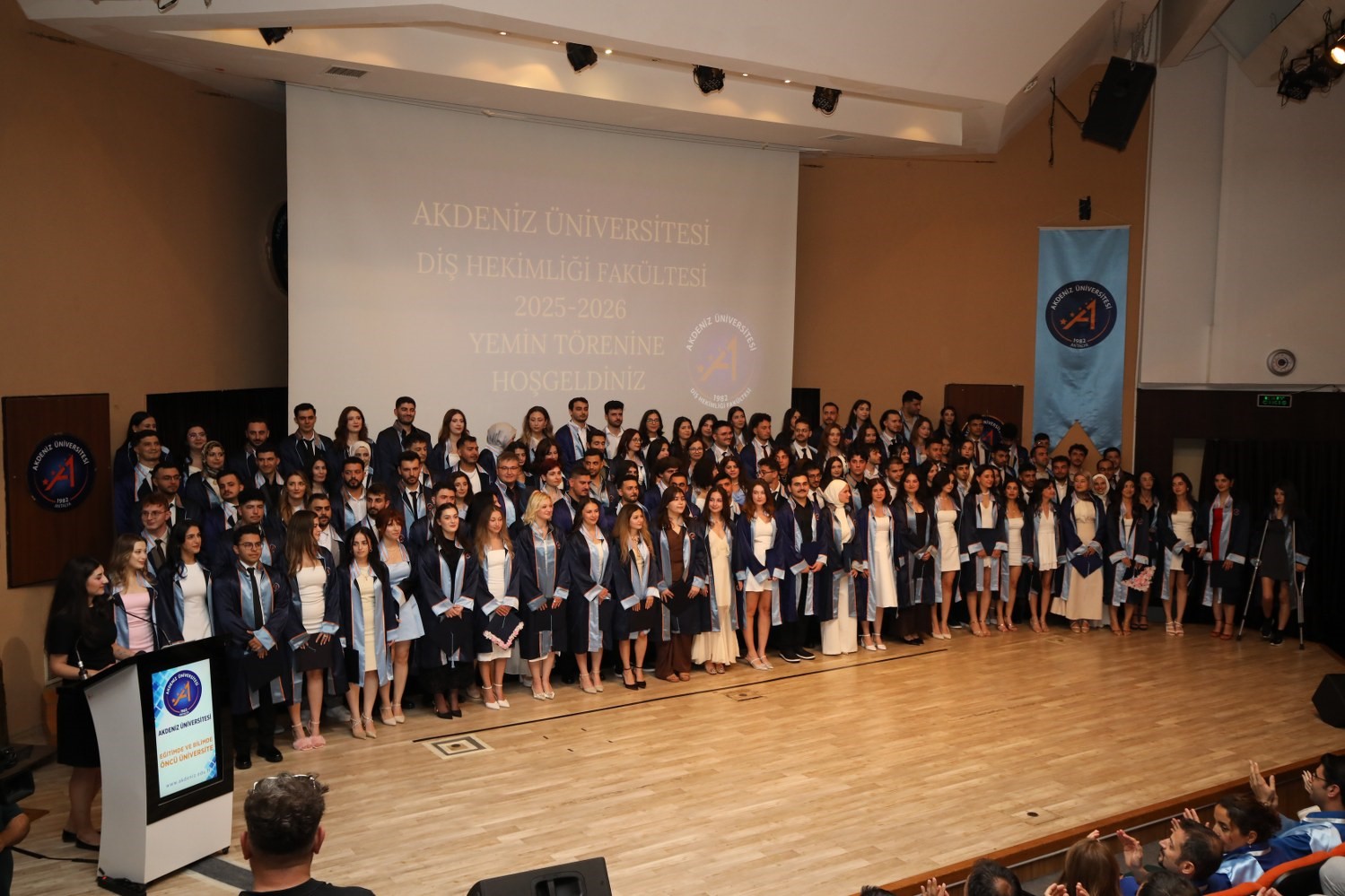 akdeniz-universitesi-nde-dis-hekimleri-mezun-oldu