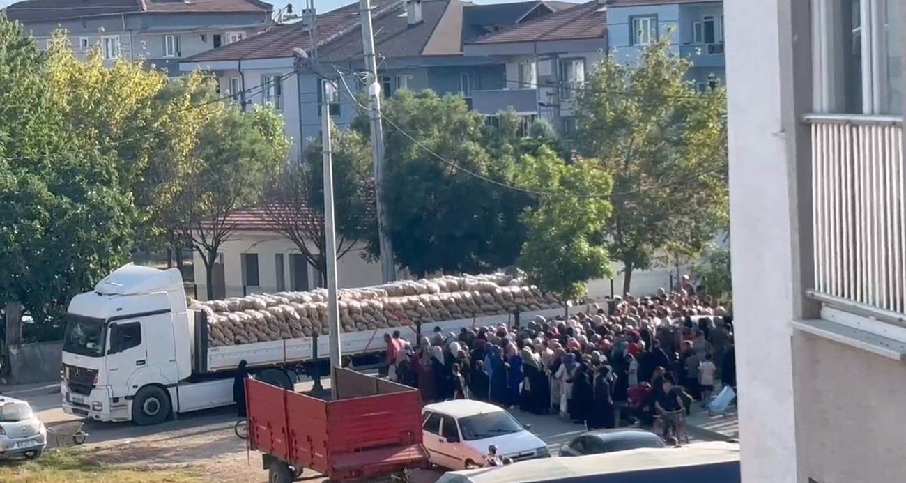 Çuvallar sırayla teslim edildi!